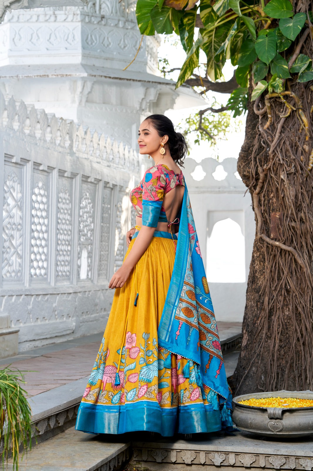 Presenting a perfectly blendedTussar silk lehenga for festive season to charm your look!β¨ - Navratri And other Festival